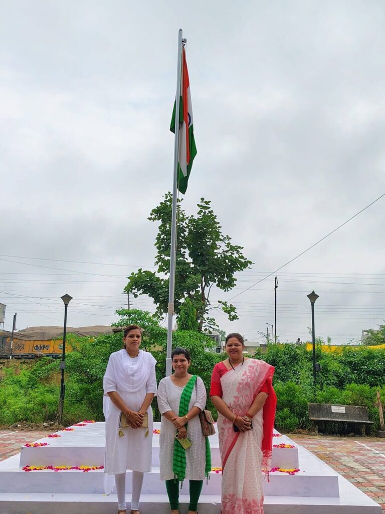 Tirora Court Celebrates Independence Day