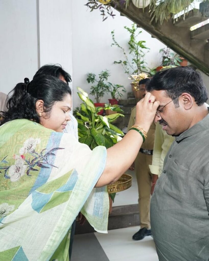 Dr. Parinay Ji Fuke Meets Bappa in Heartfelt Gathering