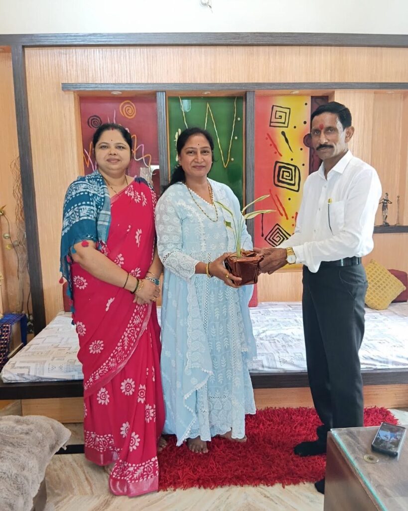 Mamata Banerjee Celebrates Community Member’s Birthday in Tiroda Nagar
